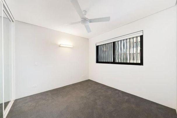 Stylish One-Bedroom Apartment with a Leafy Outlook&excl; - Photo 1