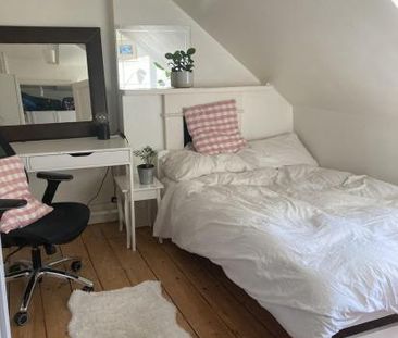 Double room - 7 minutes from Archway Tube (Northern Line) zone 2 - Photo 3