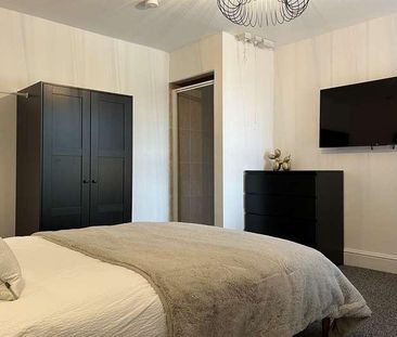 Bedroom Detached House In Charminster, BH9 - Photo 6