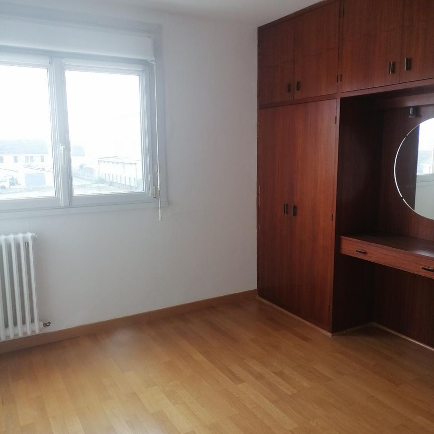 LE MANS SUD T3 2 CHAMBRES CUSINE EQUIPEE SALLE DE DOUCHE CHAUFFAGE ET EAU CHAUDE COLLECTIF BOX CAVE - Photo 1