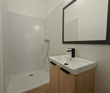 Location Appartement 2 pièces 61m² NIMES 30900 - Photo 3