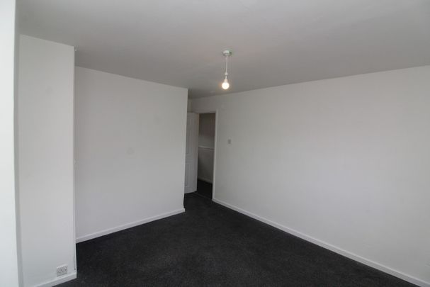 3 Bedroom Mid Terraced House - Photo 1