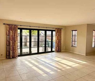 Spacious 4-bed well-presented family home - Photo 2