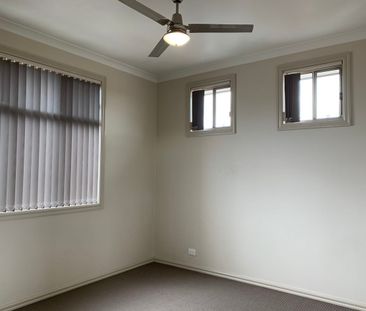 Spacious Townhouse! - Photo 1