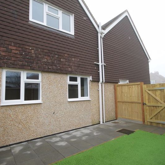 St. Leonards Avenue, Hayling Island - Photo 1