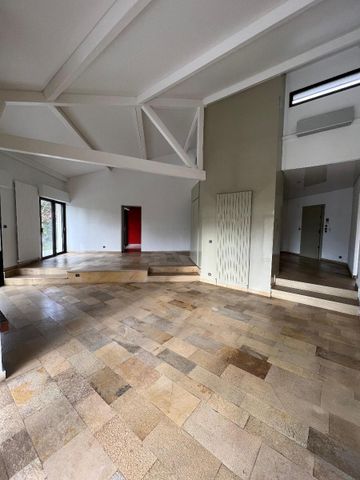 Location Maison 7 pièces 203m² DECINES CHARPIEU 69150 - Photo 2