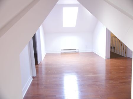 For Lease - 10 Earnbridge Street Unit# Upper, Toronto, Ontario - Photo 4