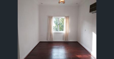 2 x 1 Character Cottage plus study / 3rd bedroom and enclosed backyard - Photo 4