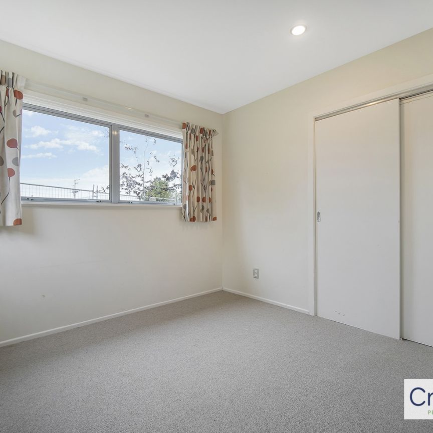 Bright and airy family home - Photo 1