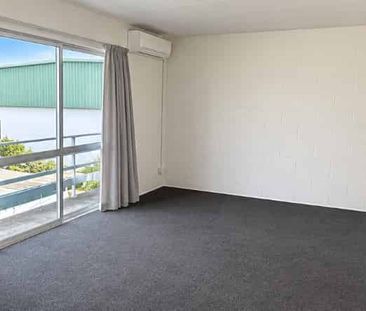 Neat & Tidy 2 Bedroom Unit – Close to University - Photo 1