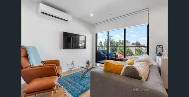 Village Adjacent - Chic Appeal - Photo 1