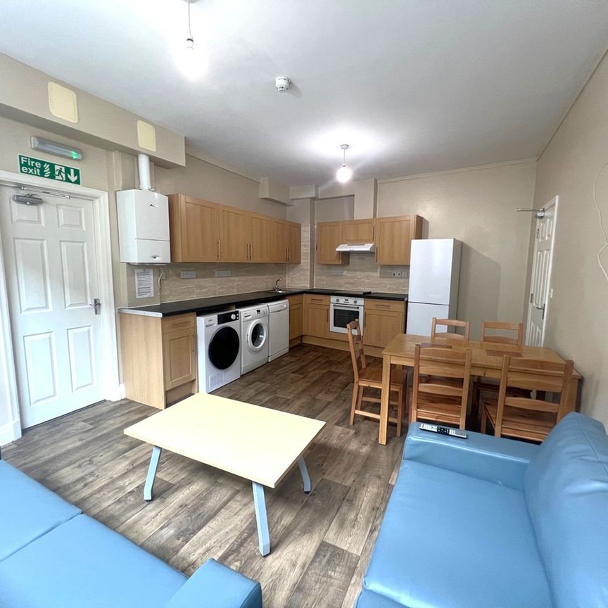 5 Bed Flat, St Augustines Parade, BS1 - Photo 1