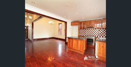 Stylish Family Home in Ascot Vale - Photo 2