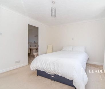4 bedroom detached house to rent - Photo 3