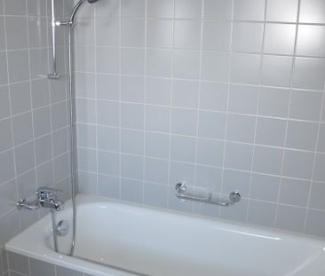 "grosszügige 3.5-Zimmer-Wohnung mit Lift im Haus an ruhiger Lage" - Foto 2