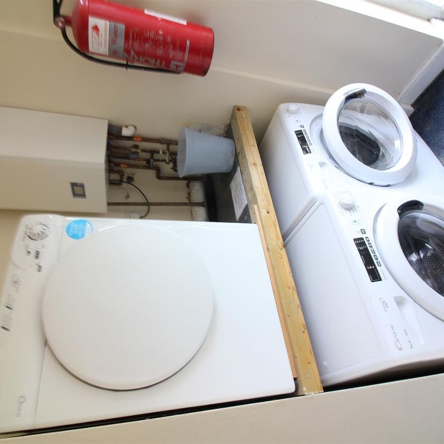 Hanworth Road, Hounslow - Photo 2