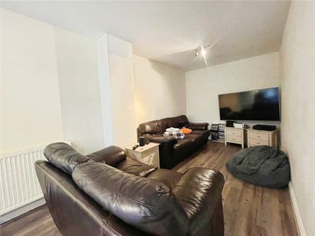 Nightingale Shott, Egham, Surrey, TW20 9SU - Photo 3