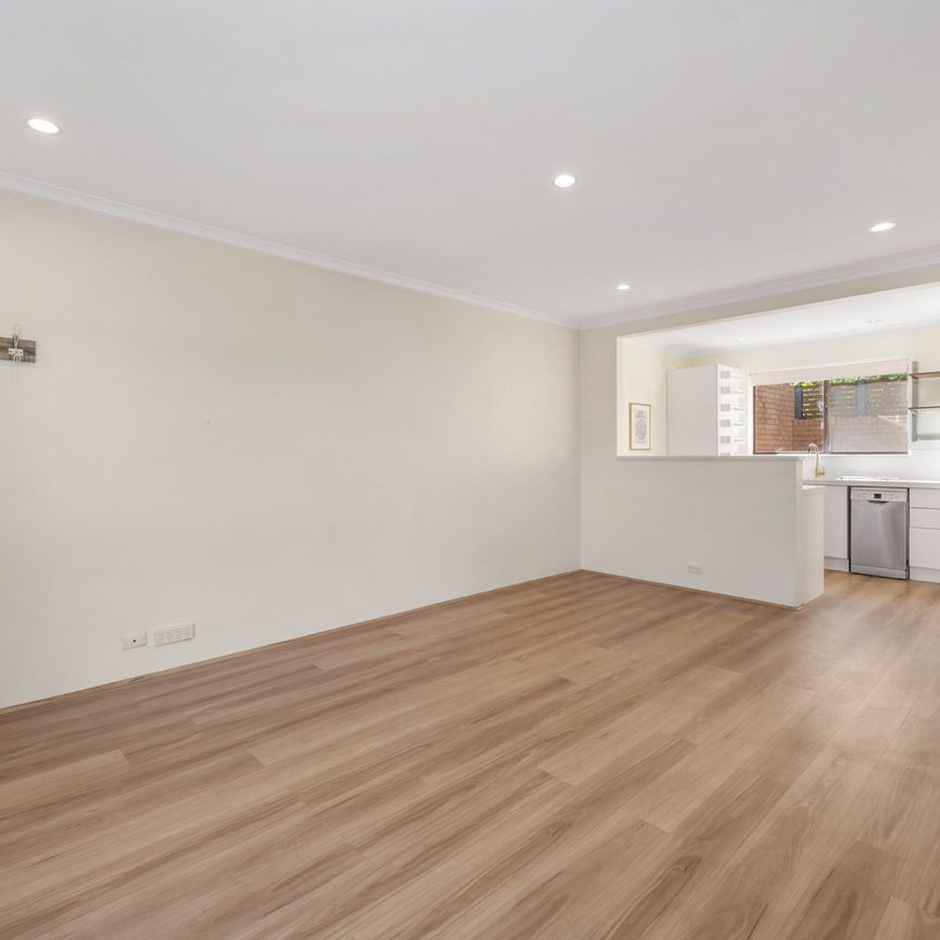 4/8 Nimmitabel Street, Queanbeyan West Australia - Photo 1