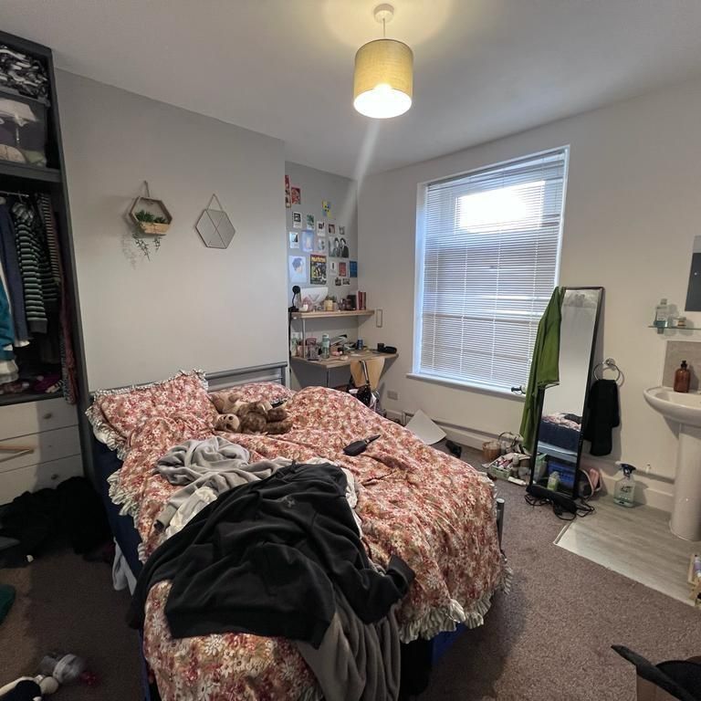 4 bedroom terraced house to rent - Photo 1