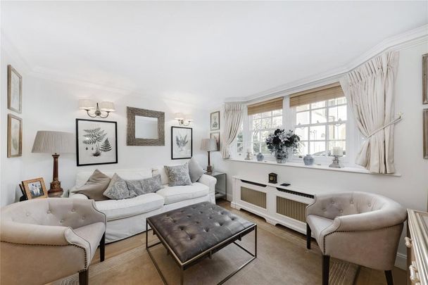 3 bedroom mews to rent - Photo 1