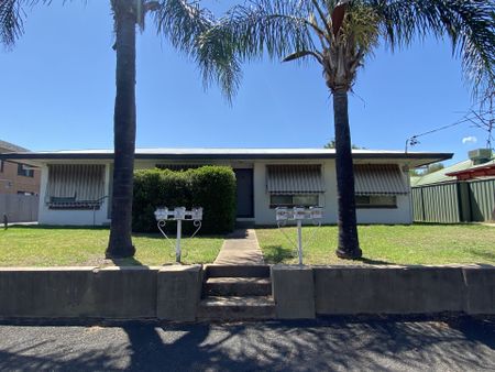 Freshly Renovated 2-bedroom Unit in Convenient South-Central Location - Photo 3
