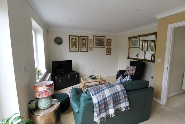 2 bedroom mews to rent - Photo 1