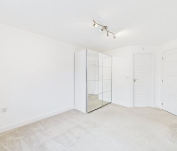 2 bedroom Flat in William Heelas Way, Wokingham - Photo 3