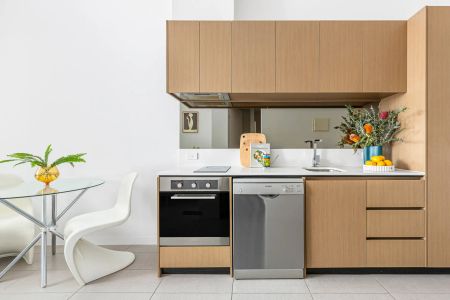 Peaceful Courtyard Retreat in a Vibrant Urban Setting - Photo 4