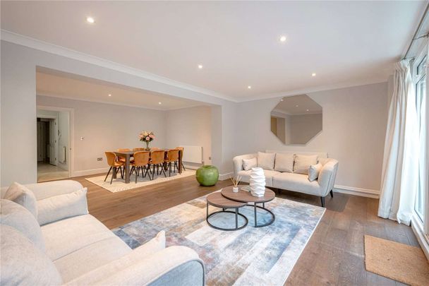 A beautifully refurbished and generously proportioned four-bedroom family home, ideally situated in this sought-after location. - Photo 1