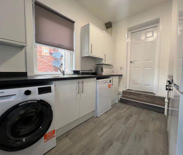 1 bedroom in a flat share to rent - Photo 5