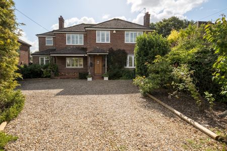 4 bedroom detached house to rent - Photo 4