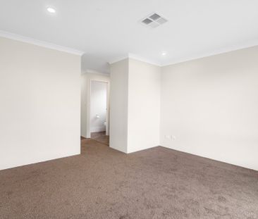 Beautifully Renovated 4-Bedroom Home - Ready for Lease! - Photo 3