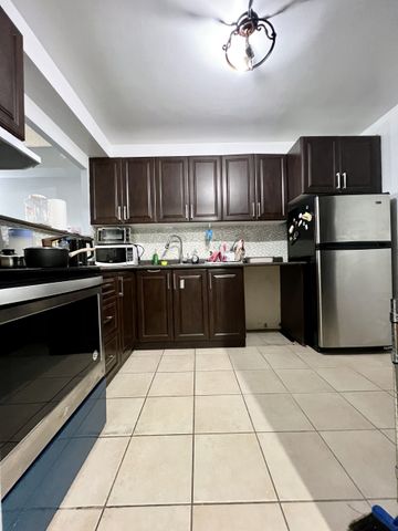 For Lease - 55 Bamburgh Circle Unit# Second bed room in 308, Toronto, Ontario - Photo 2