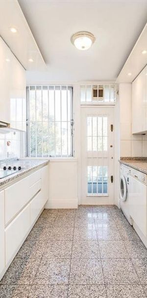 3 bedroom flat to rent - Photo 1