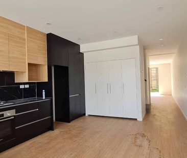 Modern 3-Bedroom Family Townhouse – Available 14th November 2025 - Photo 1