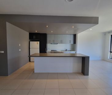 3 Bedroom Townhouse Walk to Westall Station - Photo 6