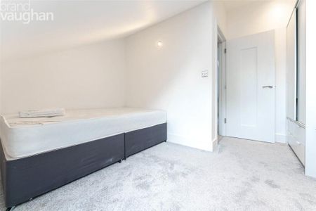 4 bedroom terraced house to rent - Photo 3