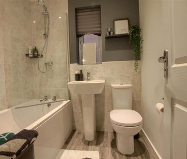 3 bedroom semi-detached house to rent - Photo 4