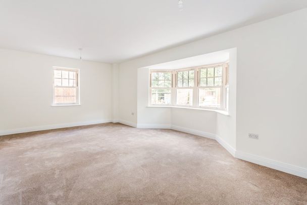 6 bedroom detached house to rent - Photo 1