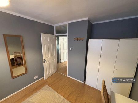 3 bedroom flat to rent - Photo 4
