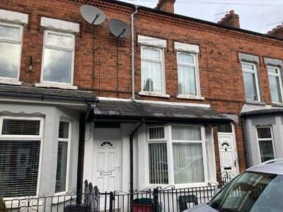 Partly Furnished 3 Bedroom Terrace - Photo 2