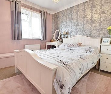 3 bedroom end of terrace house to rent - Photo 5