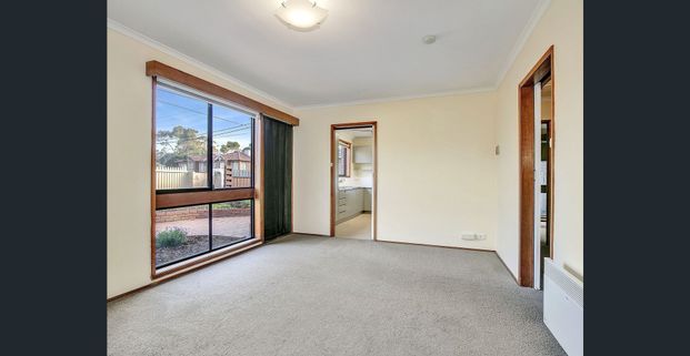 Prime North Essendon Two-Bedroom Unit - Photo 1