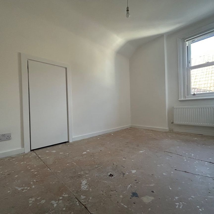 2 Bed Flat, Holmesdale Road, SE25 - Photo 1