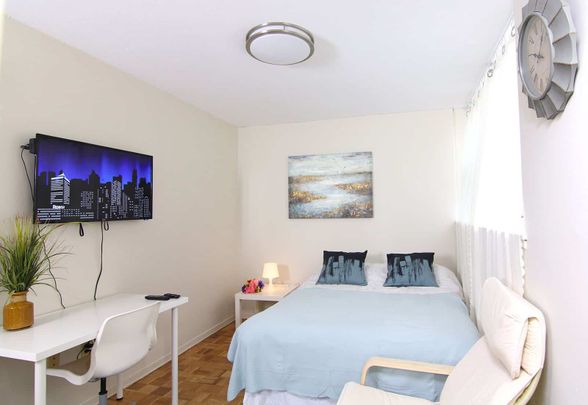 Deluxe Room - 565 Sherbourne - Photo 1