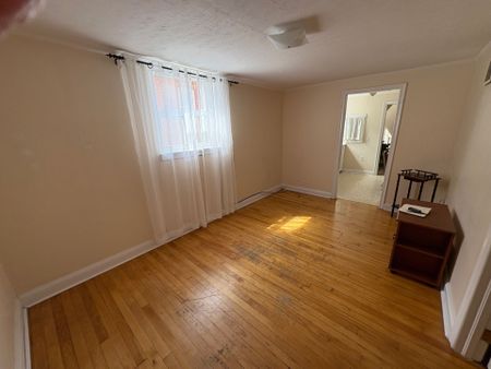 For Lease - 581 Mc Roberts Avenue, Toronto, Ontario - Photo 2