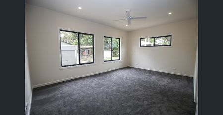 Stunning Large New Build- Perfect for a Tradie or Family - Photo 5