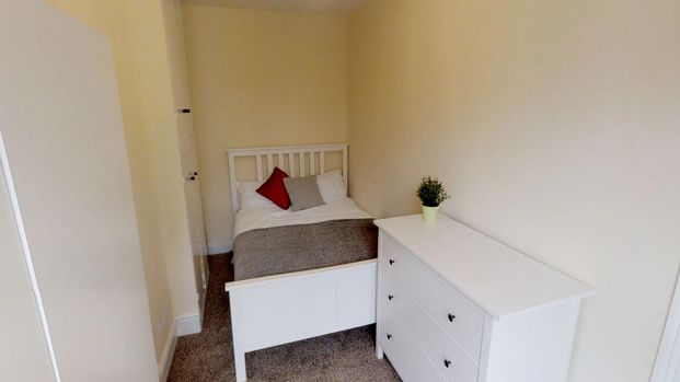 Double Room- BEDMINSTER - Photo 1