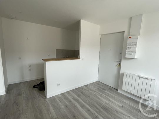Location Appartement 2 pièces 29m² CAUDEBEC LES ELBEUF 76320 - Photo 1