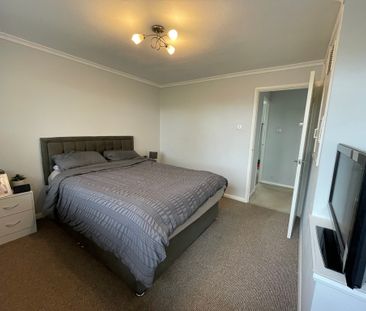 2 bedroom Semi-Detached House to let - Photo 6